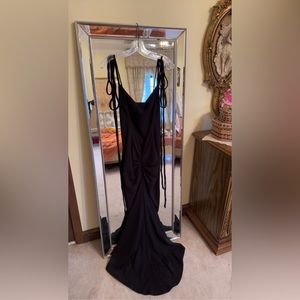 JIANI GOWN - BLACK